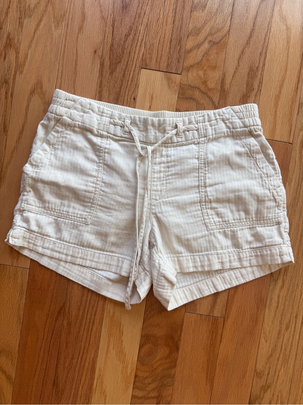 Old Navy Cream Drawstring Linen-Blend pull on Shorts